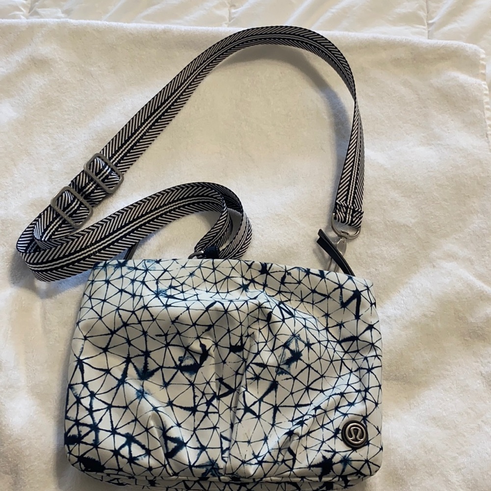 Lululemon crossbody purse